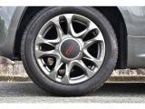 【気持ち良くご納車致します】仕上げ専門スタッフによる、専用ポリッシャーによるボディの磨き仕上げ、ホイール、タイヤハウス内側の清掃、内装の抗菌クリーニング、各部スイッチ、ハンドル、細部の清掃を行います。