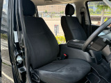 運転席も同じような感じで、へたりとか破れ、破れそうなところもなく、かなり丁寧に使っていたんだなと思える素敵なお車です。