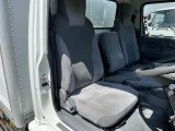 車内シート目立つ破れなく綺麗です♪(一部タバコ焦げ穴有り。)