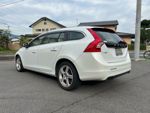 ボルボ V60 T5 Rデザイン ETC ドラレコ付き ホワイト革シート の中古車