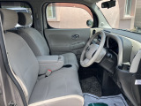運転席 目立つ傷等ありません。1オーナーです。