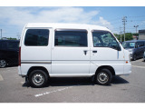 3ヶ月・3000kmの無料保証付きです。エンジン、ミッション等の修理の際に金額が大きくなりがちな箇所も無料修理で安心です。最大3年までの有料保証も取り扱っております。