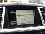 COMANDシステムは手元で簡単に操作できるCOMANDコントローラーを備えています。HDDナビゲーションシステムやBluetoothオーディオ、ハンズフリー電話など充実した機能を備えています。