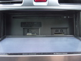CD,DVD,SDカードスロットル。