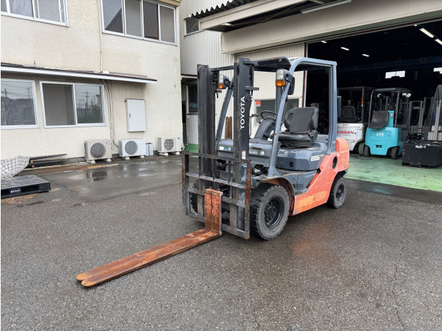 トヨタL&F エンジンフォークリフト 2.5トン 3m ディーゼル AT