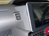 カーナビとスマートフォンを接続し、Apple CarPlayやAndroid Autoを画面に映し出すための接続用ポートです。もちろん、接続中はスマホの充電も同時に行われます