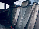 【納車後】弊社は納車後のアフターサービスに力を入れております。中古車は、買った後の心配がつきものだと思います。遠方の方でも安心していただけるよう、お近くの整備工場を紹介させていただきます。【整備】
