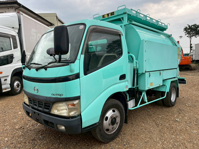 デュトロ  カヤバ製ダウンビーバー樹木粉砕チップ車