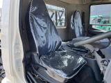 運転席シート、一部破れ有り。