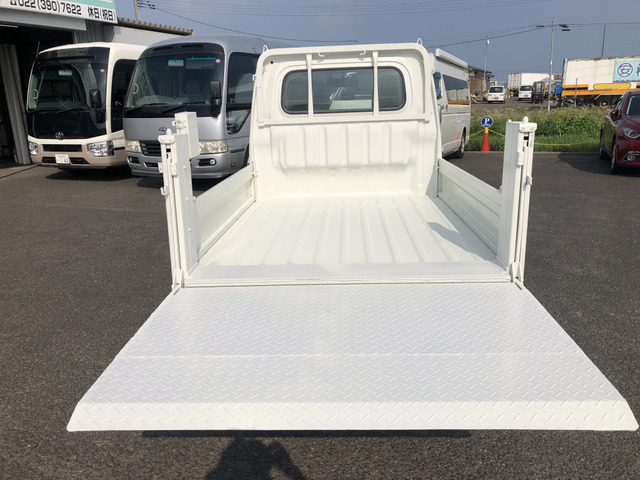ハイゼット軽トラック ホワイト マニュアルミッション4WD 垂直式パワーリフト ダイハツ ハイゼットトラック スタンダード 4WD 垂直パワーゲート付 の
