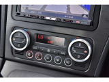 【気持ち良くご納車致します】仕上げ専門スタッフによる、専用ポリッシャーによるボディの磨き仕上げ、ホイール、タイヤハウス内側の清掃、内装の抗菌クリーニング、各部スイッチ、ハンドル、細部の清掃を行います。