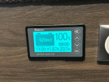 バッテリーモニターは残量、電流、電圧を確認できます!