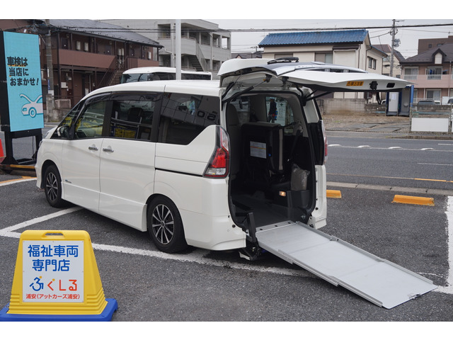 セレナ 2.0 ハイウェイスター スロープタイプ