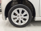 【展示車両について】 低価格を実現するため、微細な傷などは修理せずに展示している場合がございます。できるだけご説明させて頂くようにしておりますが、ご不安な方はスタッフまでお尋ねください。