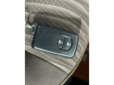 【スマートキー】 車内へのアクセス楽々、今や必須アイテムの「スマートキー」には、キー複製防止「イモビライザー」まで備わっております。