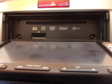 CD,DVD,SDカードスロットル。