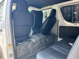 納車仕上げでは、通常ポリマーコーティングは施工しますが、硬化型のガラスコーティングもご対応しております。ご要望や駐車環境などに合わせて、ご提案させていただきます。