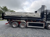 荷台右側:オートコボレーン♪ 荷台は6500㎜です。もちろんダンプアップスムーズに行えます。三菱ふそうスーパーグレート積載9400㎏,H26,ロングハイルーフダンプ!!