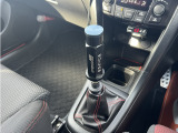 走りの6速マニュアル搭載です。シフトの入りも良くスムーズにシフトチェンジが可能です。シフトノブはアップガレージオリジナルになります。通常操作は非常にしやすいですがバックが入れづらいです(笑)