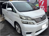 平成22年式トヨタ ヴェルファイア2.4Z、2WDをご紹介します。走行距離141,710km。上質なパールホワイトのボディで、ミニバンならではの広い室内が魅力です。安心の横滑り防止装置とABS搭載、さらにETC