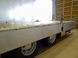荷台内寸:955&times;240&times;38 山田車体工業 七方開 アルミアオリ 支柱脱着可 ステンレスヒンジ 床フック15対 落とし込みフック9対 前立てアルミ縞鋼板張り/LED作業灯2個