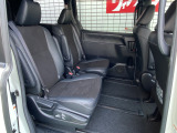 リアシートは使用感はありますが当店は全車クリーニングを実施しておりますので、とても綺麗な状態です!車内は広々としていて、ゆったりとした7人乗りです!お出かけにも大活躍!