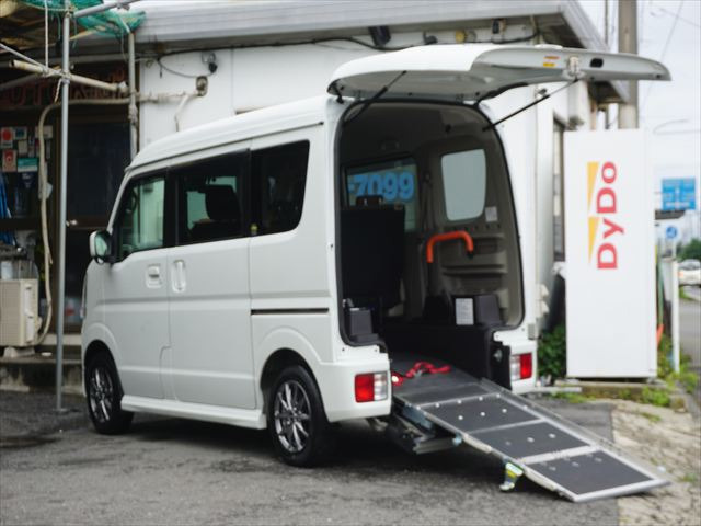 エブリイワゴン ウィズ 車いす移動車 左右分割式リアシート付 電動ウィンチウィンチ...