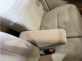 運転席肘置き