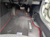 運転席マット、ペダル回りです。クリーニング済みです。リンサークルーナーで清掃済みです。