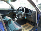 内外装クリーニング済みのお車です。入庫時に磨き作業を行い艶やかなノーティックブルーマイカ(14L)になります。