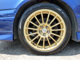 デザインの良いOZスーパーツーリズモEVO17インチアルミホイールになります。入庫時に当社にてピレリー26年製新品215/45R17.4本交換済みです。
