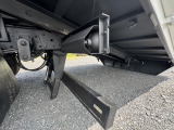 スライド接地時:接地安定しています。スライド良好です!花見台自動車35117、左側にはレバーが、右側にはスイッチがあり、安全に御操作いただけます♪ 栃木県栃木市ハイトレーディング
