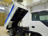 荷台内寸:300&times;159&times;38 新明和/SD2-32 三方開 手動シート(開き止め付) リアアオリ左右ピン差し加工 鳥居上部左右角出し(脱着可)/枕木取付 右シャシリアスライド用スイッチコード