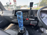インパネ等:いすゞエルフセーフティーローダーダンプ!!積載3900㎏!!年式平成25年車,車検1年付☆花見台自動車35117,左レバー右スイッチ作動良好,F6,オートサイドミラー,アイドリングストップ,HSA