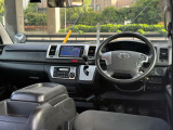 スーパーGLは運転席と助手席がしっかり独立してるから、それぞれ前後に動かしたりフルフラットにできたりするのがグッド。