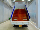荷台内寸:300&times;159&times;38 新明和/SD2-32 三方開 手動シート(開き止め付) リアアオリ左右ピン差し加工 鳥居上部左右角出し(脱着可)/枕木取付 右シャシリアスライド用スイッチコード