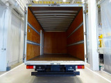 荷台内寸:447&times;207&times;205 トヨタ車体/UT19A030252 リア観音扉 左サイドスライドドア ラッシングレール2段(70cm/140cm) 荷室灯2個