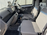 内装クリーニングも行っております。専門スタッフが愛車をピカピカに仕上げさせていただきます。