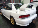 ピュアホワイトカラーSTIフルエアロ&STIVer6専用大型リアスポイラー&STIゴールドアルミ&STI280kmメーター&STIブラックレッドシート&LEDライト&大型クリアFOG&MOMOステア