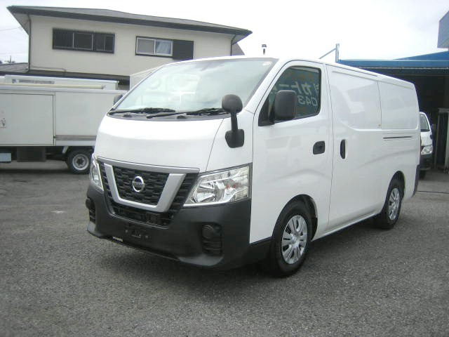 NV350キャラバン 中温冷凍車・-5度設定・4ドア