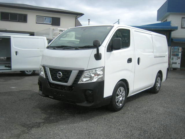 NV350キャラバン 中温冷凍車・-5度設定・4ドア