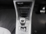 シフトまわりもすっきり。毎日の運転で扱いやすいレイアウトです。