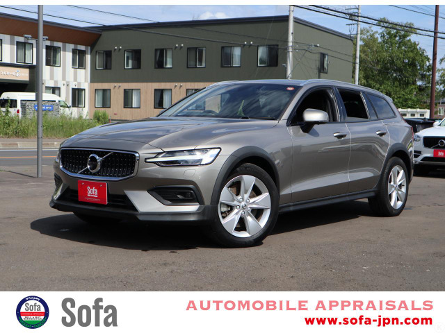 V60クロスカントリー B5 AWD 4WD ナビ 360度ビュー本州入庫雪害無し