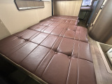 ダイネットは簡単にベッド展開可能です!寸法は181cm&times;100cmとなっております!