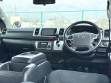 スーパーGLは運転席と助手席がしっかり独立してるから、それぞれ前後に動かしたりフルフラットにできたりするのがグッド。