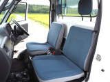 軽トラとしてはとても綺麗な運転席、助手席と室内です。 室内は大きな荒れのない比較的綺麗な状態です。是非一度お車をご覧下さい。お車は1台限りで気になりましたら、09046440671迄、ご予約下さい