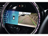 【気持ち良くご納車致します】仕上げ専門スタッフによる、専用ポリッシャーによるボディの磨き仕上げ、ホイール、タイヤハウス内側の清掃、内装の抗菌クリーニング、各部スイッチ、ハンドル、細部の清掃を行います。