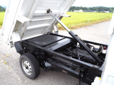 ダンプの下部分の綺麗なメインフレームと下回りの画像です・お車は1台限りです。メールやチャット等予約は受け付けていませんので09046440671迄、お電話にてご予約下さい
