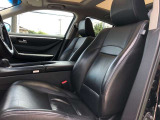 運転席の黒革シートも多少の使用感はございますが綺麗な状態になります。!シートヒーター装備!