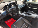 運転席周り等も綺麗な状態です!純正オーディオでCD・HDD・DVDビデオ再生・Bluetoothオーディオ・USB・AUXにも対応!